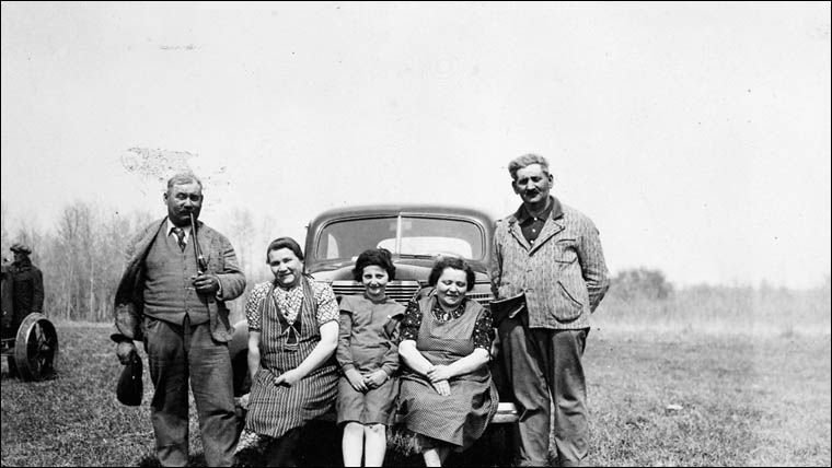 La famille réfugiée Loeffler établie à Edenbridge, Saskatchewan
